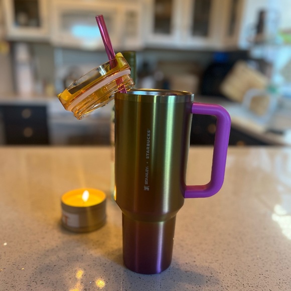Starbucks X Stanley - Picture 1 of 4